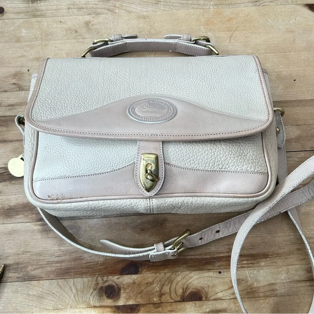 Authentic Dooney & Bourke Large Carrier Crossbody - Picture 3 of 16